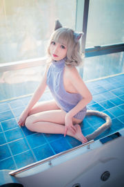 [Net Red COSER Photo] Loli Welfare Mao Mao - Sweter bez pleców