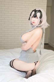 [网 红 Coser] Xuan-KaYa "오픈 백 스웨터"