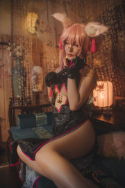 [Cosplay-Foto] Anime-Bloggerin Teppanyaki Ghost Dance mit - Tamamo Mae