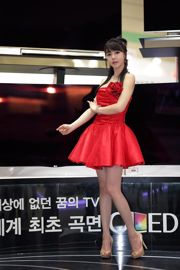 คอลเลคชัน "Girl in Red Dress" ของหลี่จื่อโหย่ว